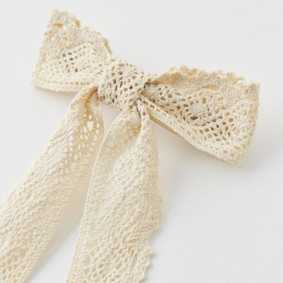 NWT Urban Outfitters Long Crochet Cream Hair Bow Barrette - Picture 3 of 5
